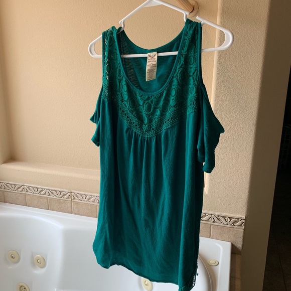 Top - Picture 2 of 2